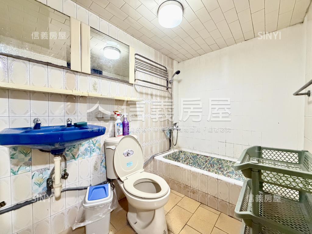 文化中心雙拼透天庭院宅房屋室內格局與周邊環境