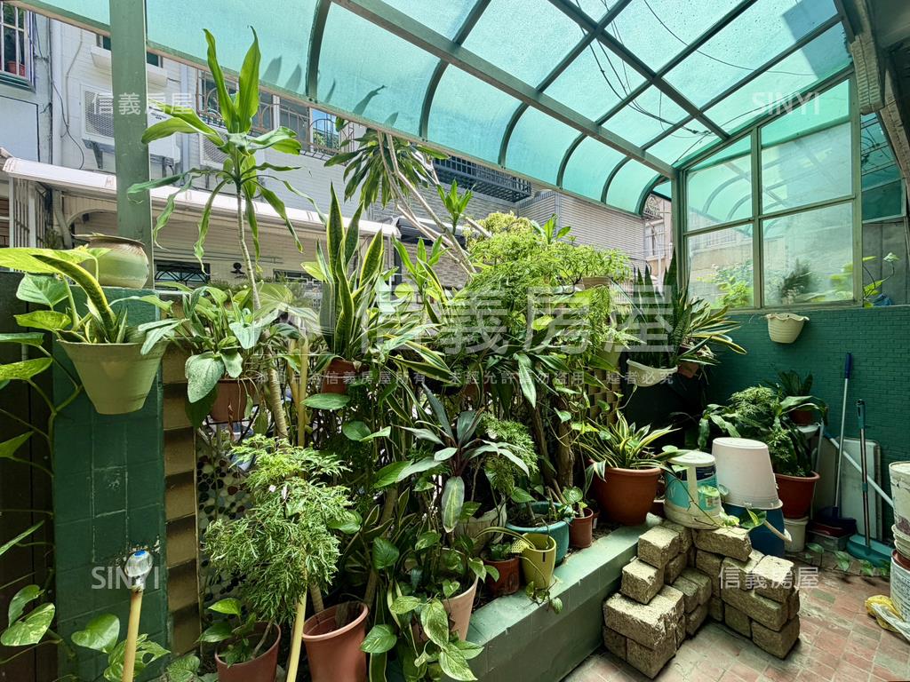 文化中心雙拼透天庭院宅房屋室內格局與周邊環境