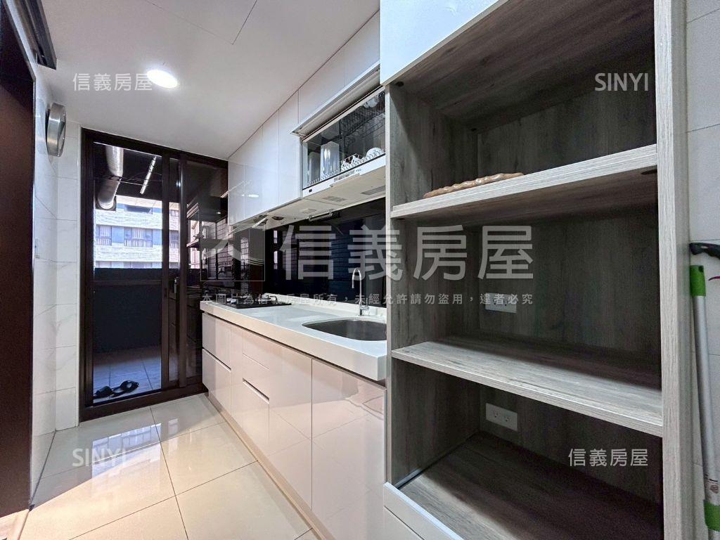 成家大璽中高樓層兩房車位房屋室內格局與周邊環境