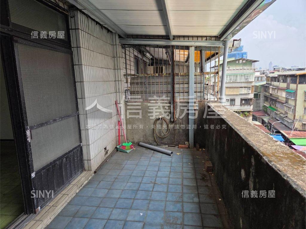 江翠捷運頂樓大空間房屋室內格局與周邊環境