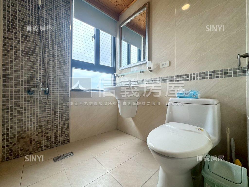 楠梓車站八年屋三房平車房屋室內格局與周邊環境