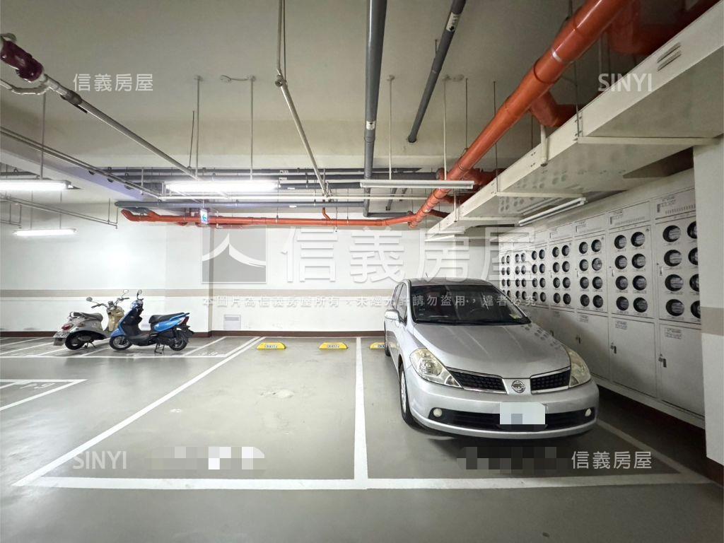 楠梓車站八年屋三房平車房屋室內格局與周邊環境