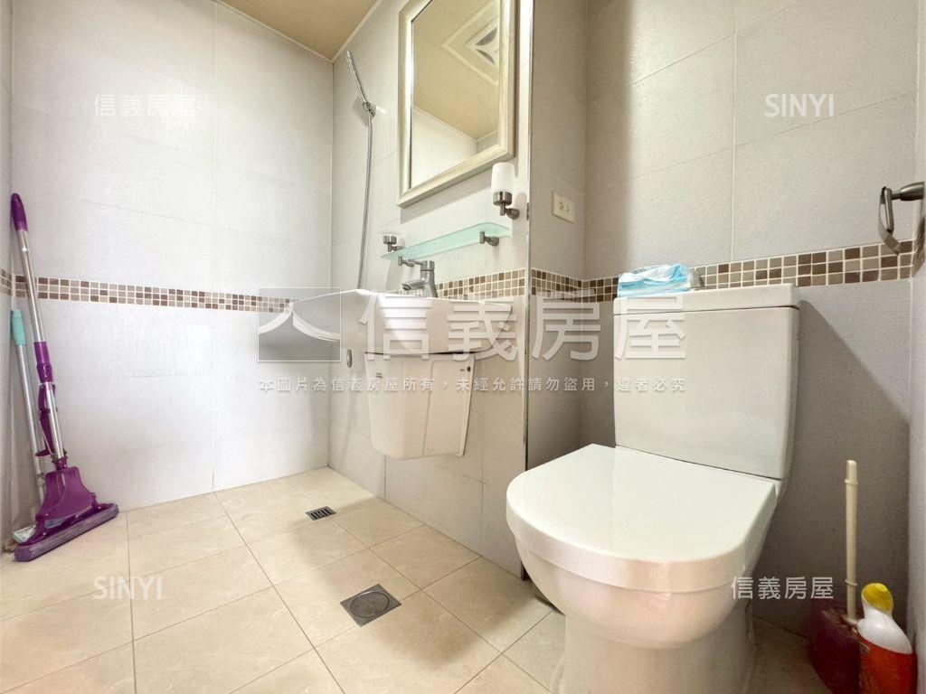 楠梓車站八年屋三房平車房屋室內格局與周邊環境