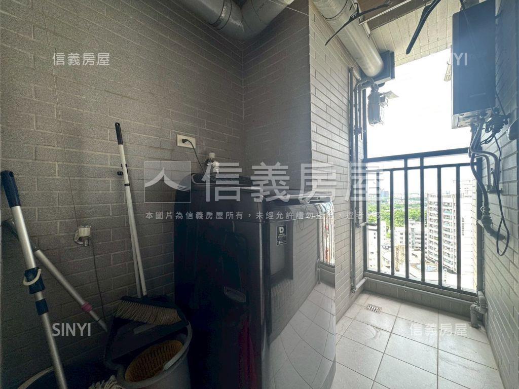 楠梓車站八年屋三房平車房屋室內格局與周邊環境