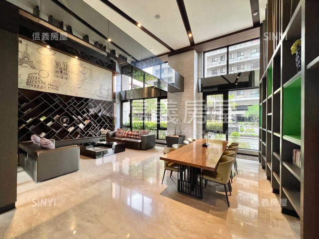 楠梓車站八年屋三房平車房屋室內格局與周邊環境