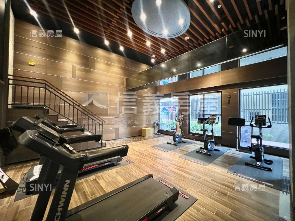 楠梓車站八年屋三房平車房屋室內格局與周邊環境