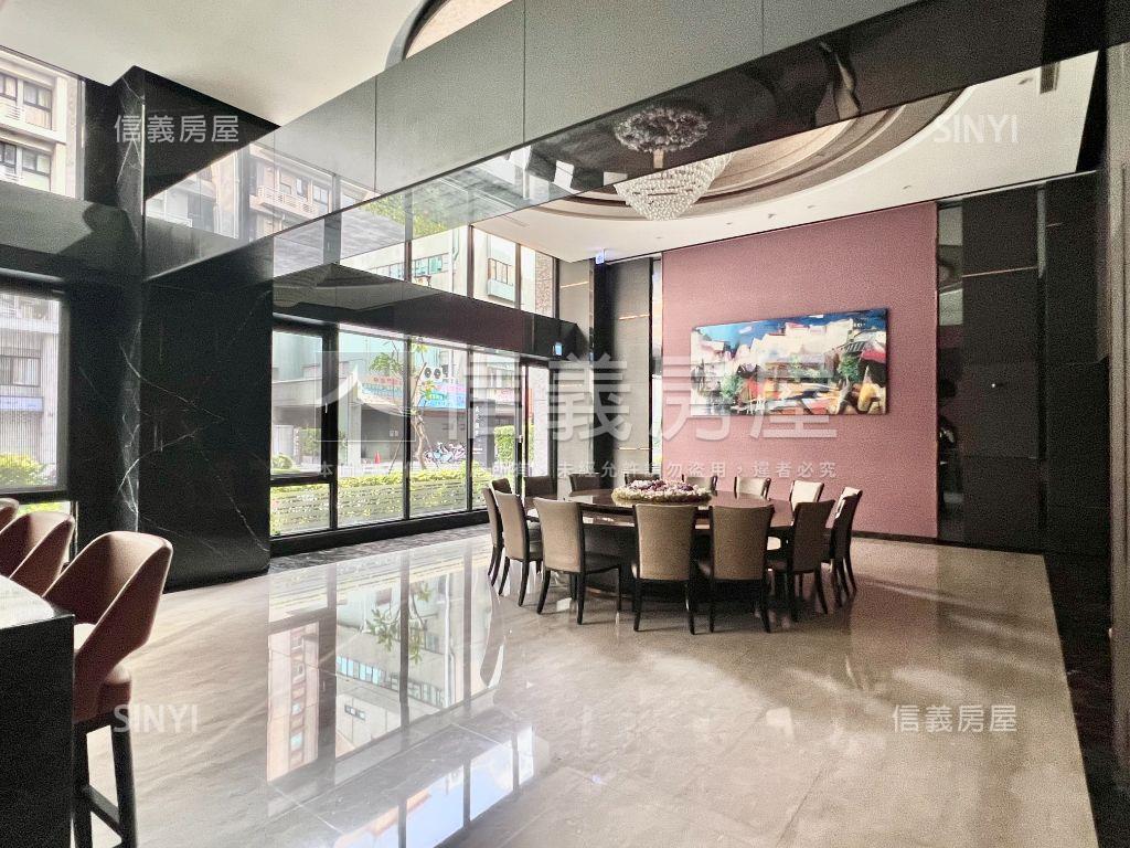 楠梓車站八年屋三房平車房屋室內格局與周邊環境