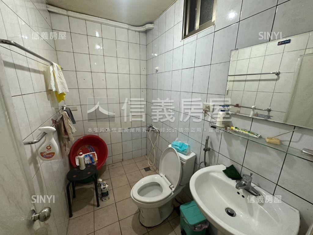 近捷運稀有黃金一樓房屋室內格局與周邊環境