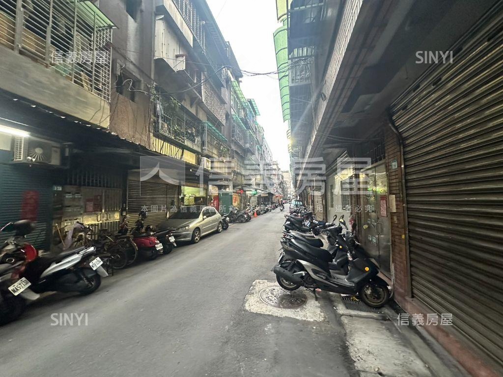 近捷運稀有黃金一樓房屋室內格局與周邊環境