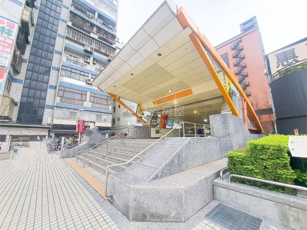 近三和國中捷運站稀有一樓房屋室內格局與周邊環境