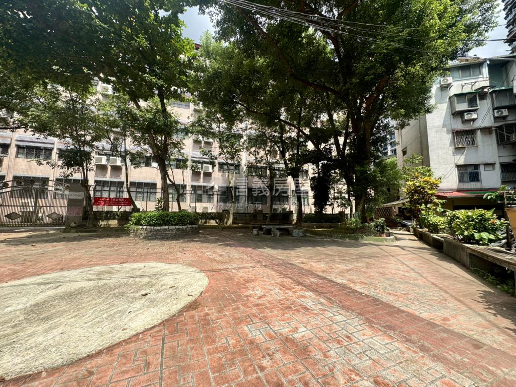 德正街方正美一樓房屋室內格局與周邊環境