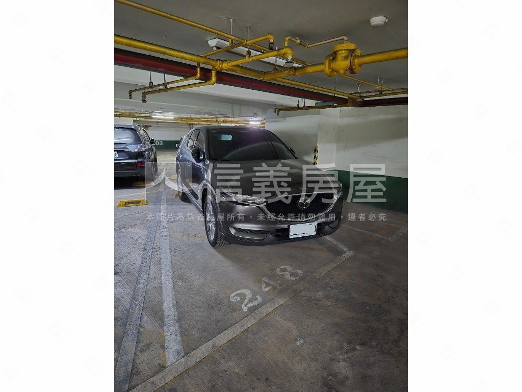 便宜獨立權狀坡平車位３房屋室內格局與周邊環境