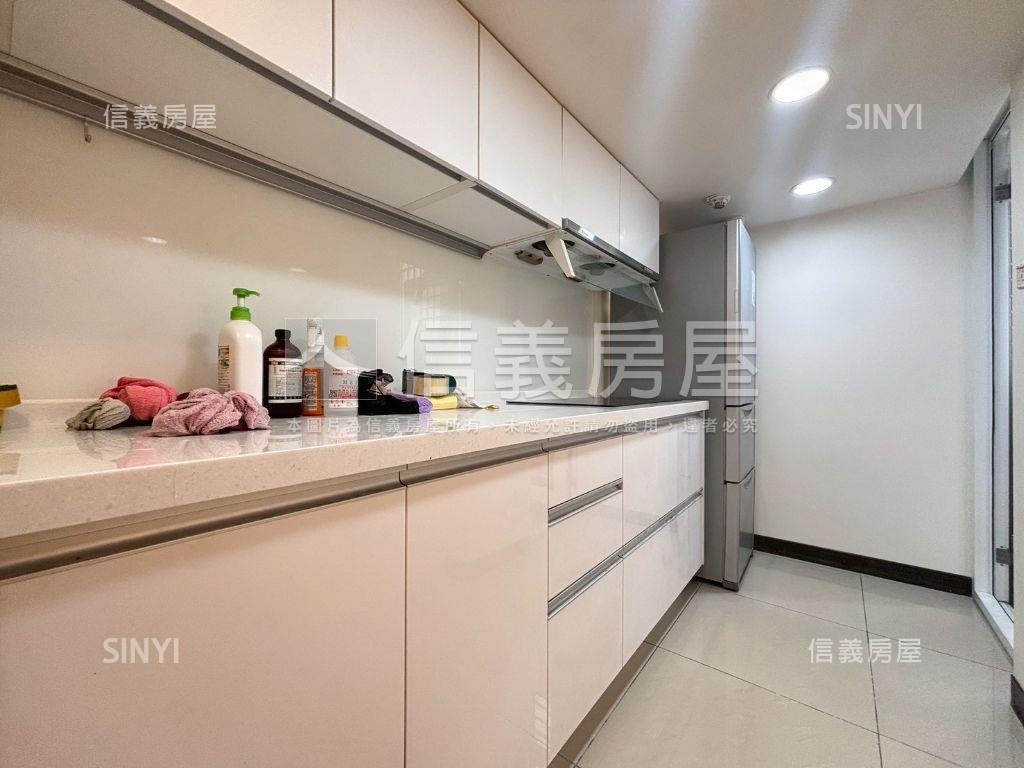 容邑優選露臺店鋪房屋室內格局與周邊環境