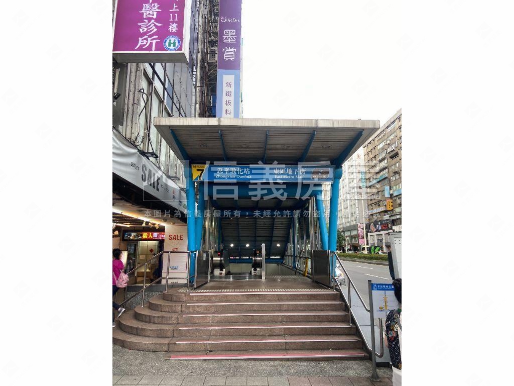 東區捷運旁大辦公可掛招牌房屋室內格局與周邊環境