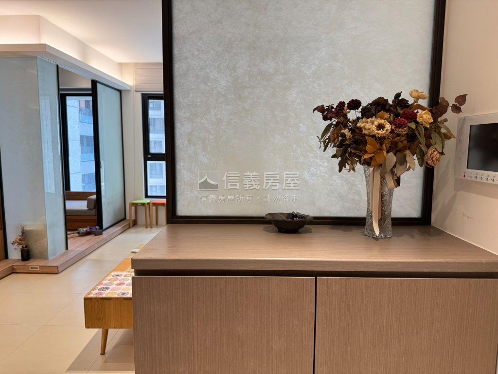 蒙德里安精裝兩房兩衛房屋室內格局與周邊環境
