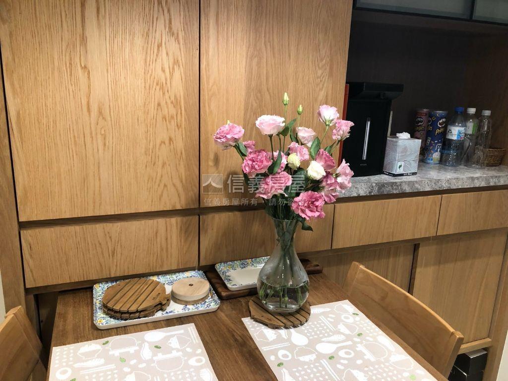 蒙德里安精裝兩房兩衛房屋室內格局與周邊環境