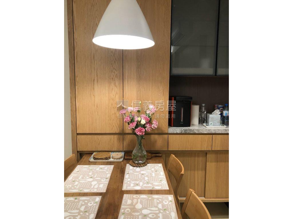 蒙德里安精裝兩房兩衛房屋室內格局與周邊環境