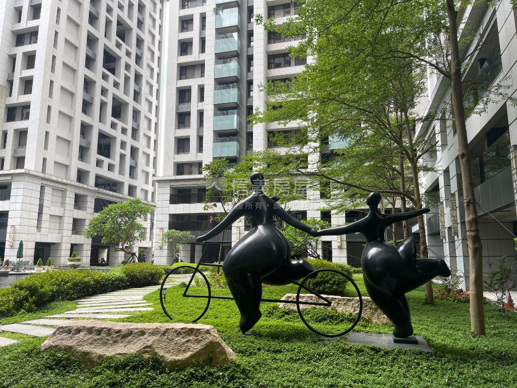 蒙德里安精裝兩房兩衛房屋室內格局與周邊環境