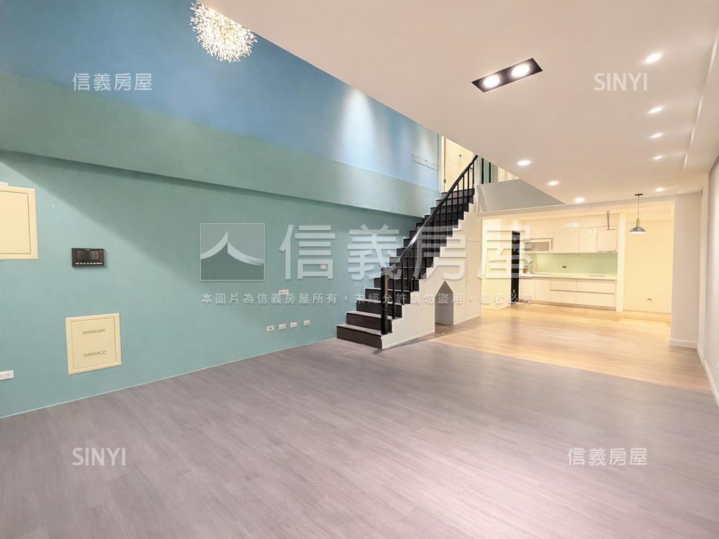 翠峰藝文街挑高店面房屋室內格局與周邊環境