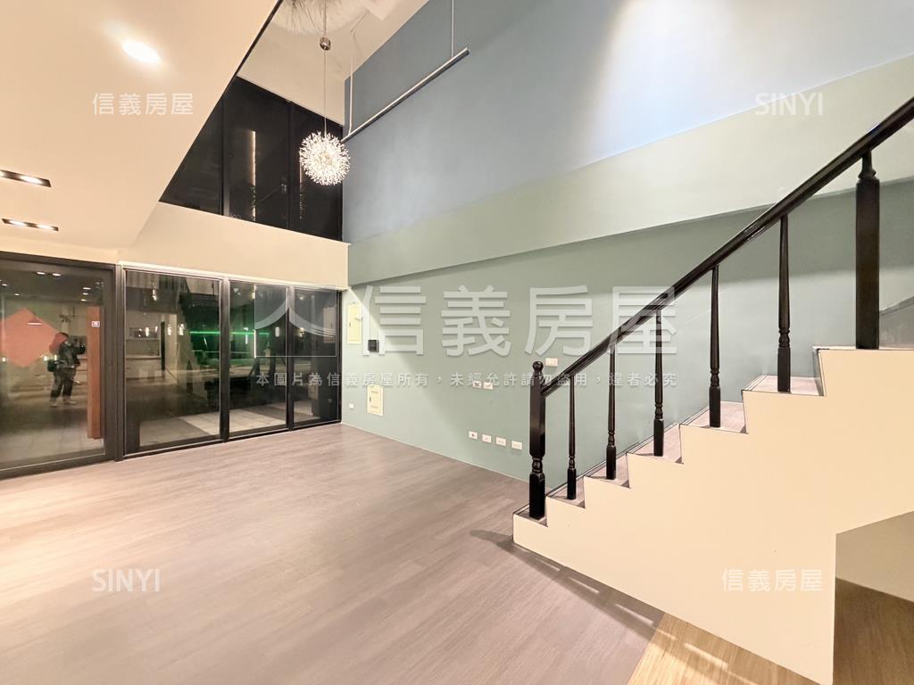 翠峰藝文街挑高店面房屋室內格局與周邊環境