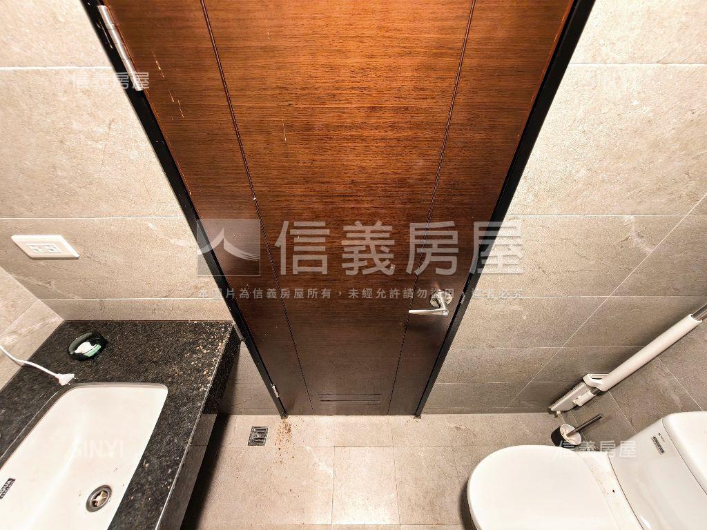 翠峰Ω挑高金店面房屋室內格局與周邊環境