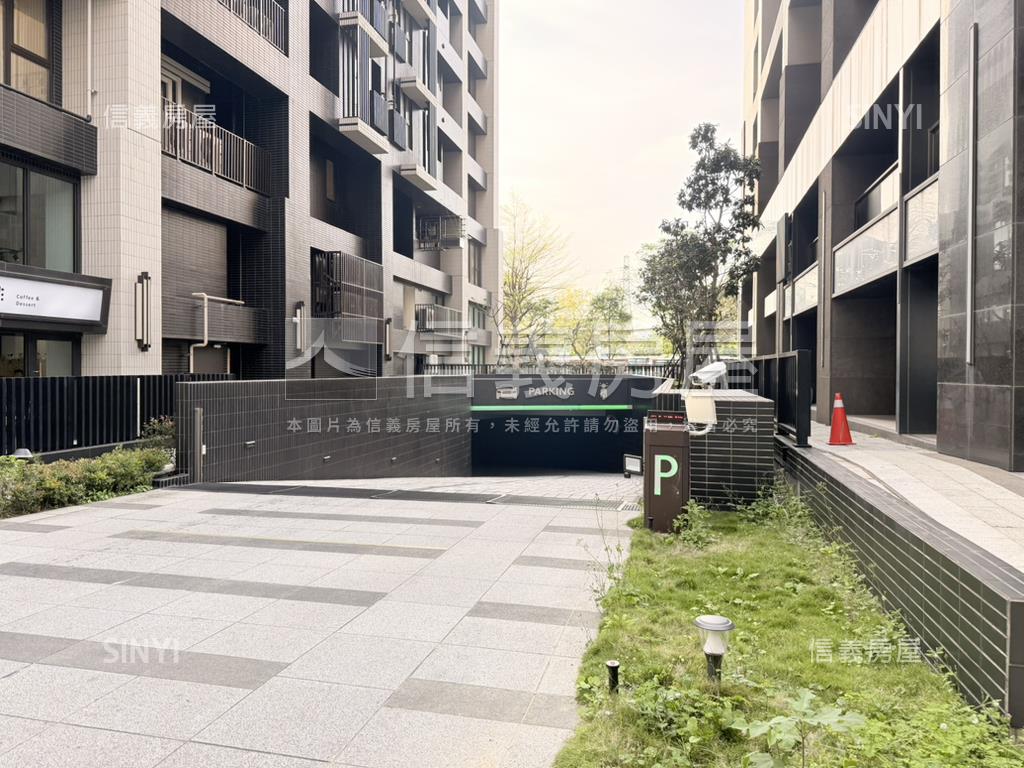 翠峰Ω挑高金店面房屋室內格局與周邊環境