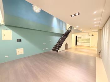 翠峰藝文街挑高店面