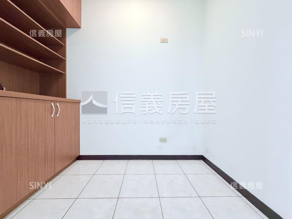 新案！中港世紀紅三房車位房屋室內格局與周邊環境