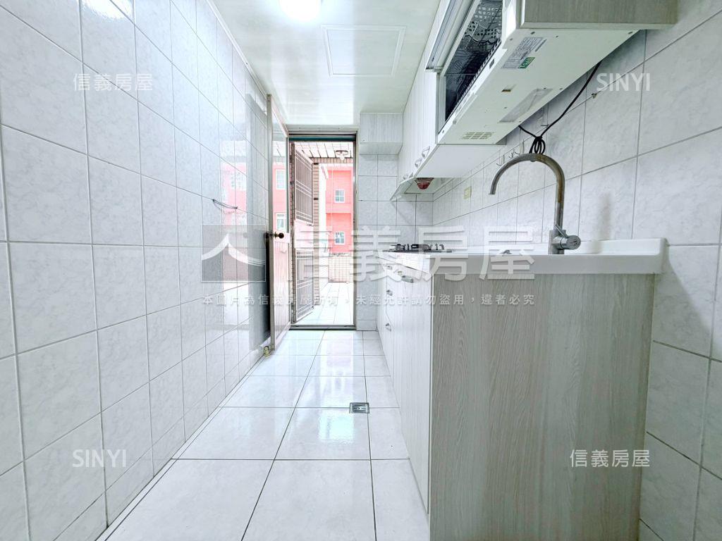 新案！中港世紀紅三房車位房屋室內格局與周邊環境