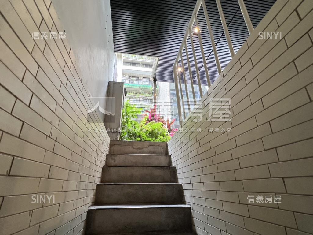 中山國中捷運住辦方便停車房屋室內格局與周邊環境