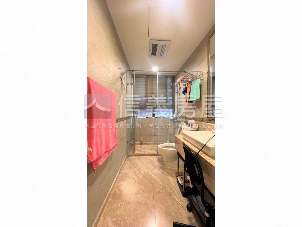 國泰精緻四房雙車位房屋室內格局與周邊環境