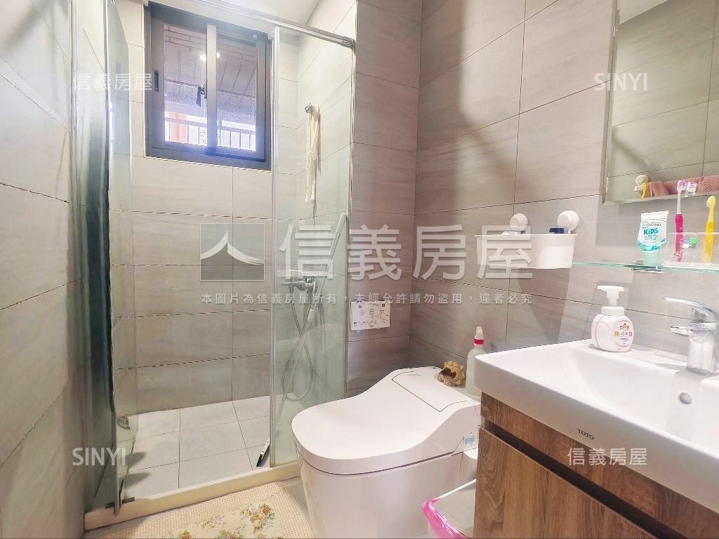 中路昭揚君硯面公園雙陽台房屋室內格局與周邊環境