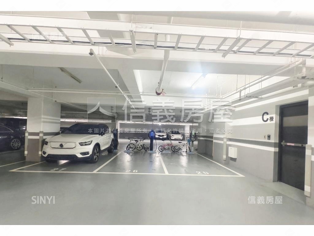 中路昭揚君硯面公園雙陽台房屋室內格局與周邊環境