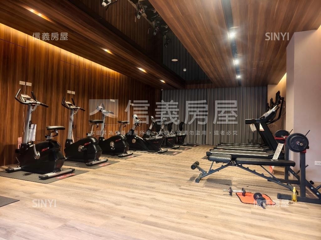 中路昭揚君硯面公園雙陽台房屋室內格局與周邊環境