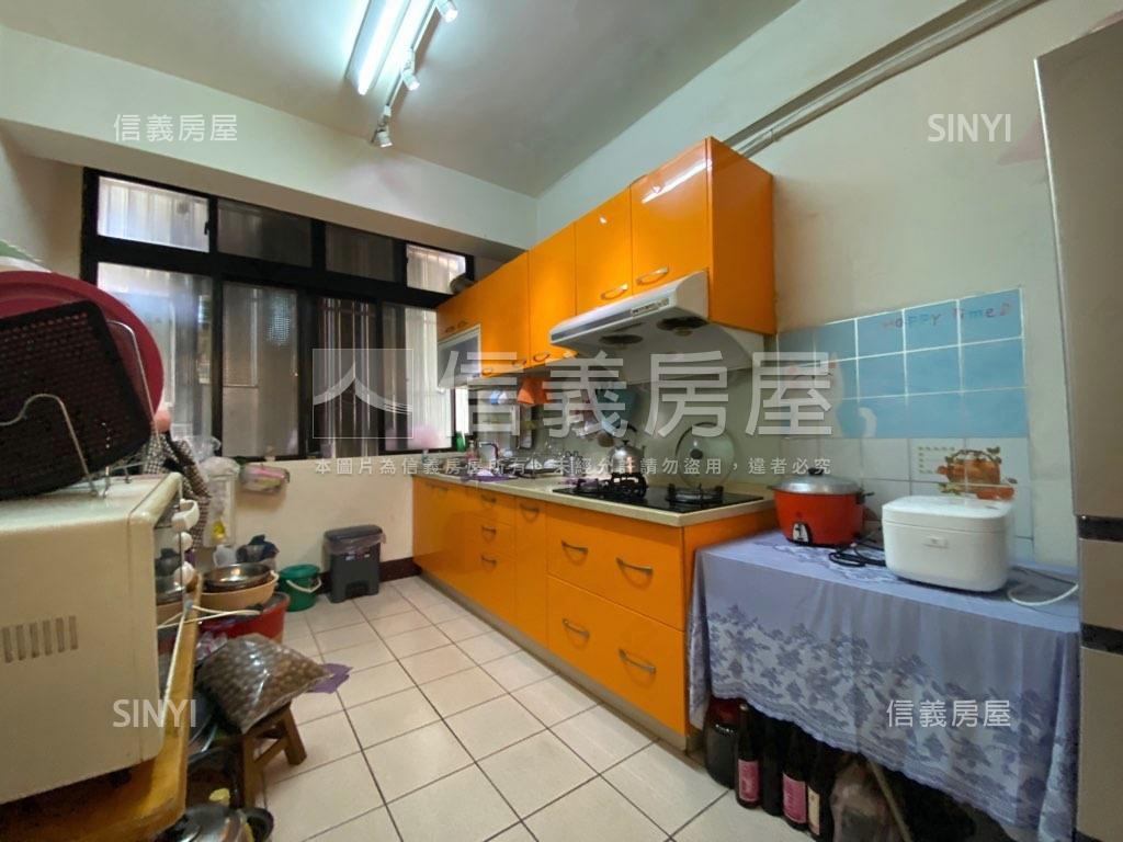 正松竹路吃市透天店面房屋室內格局與周邊環境
