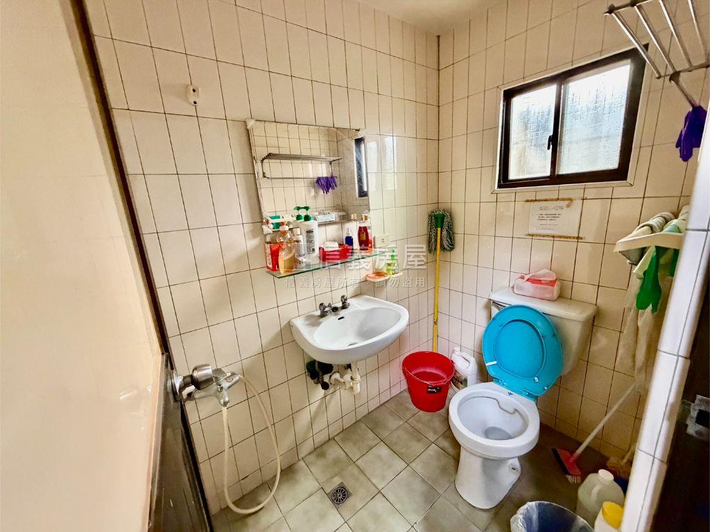正義路騎樓透天房屋室內格局與周邊環境