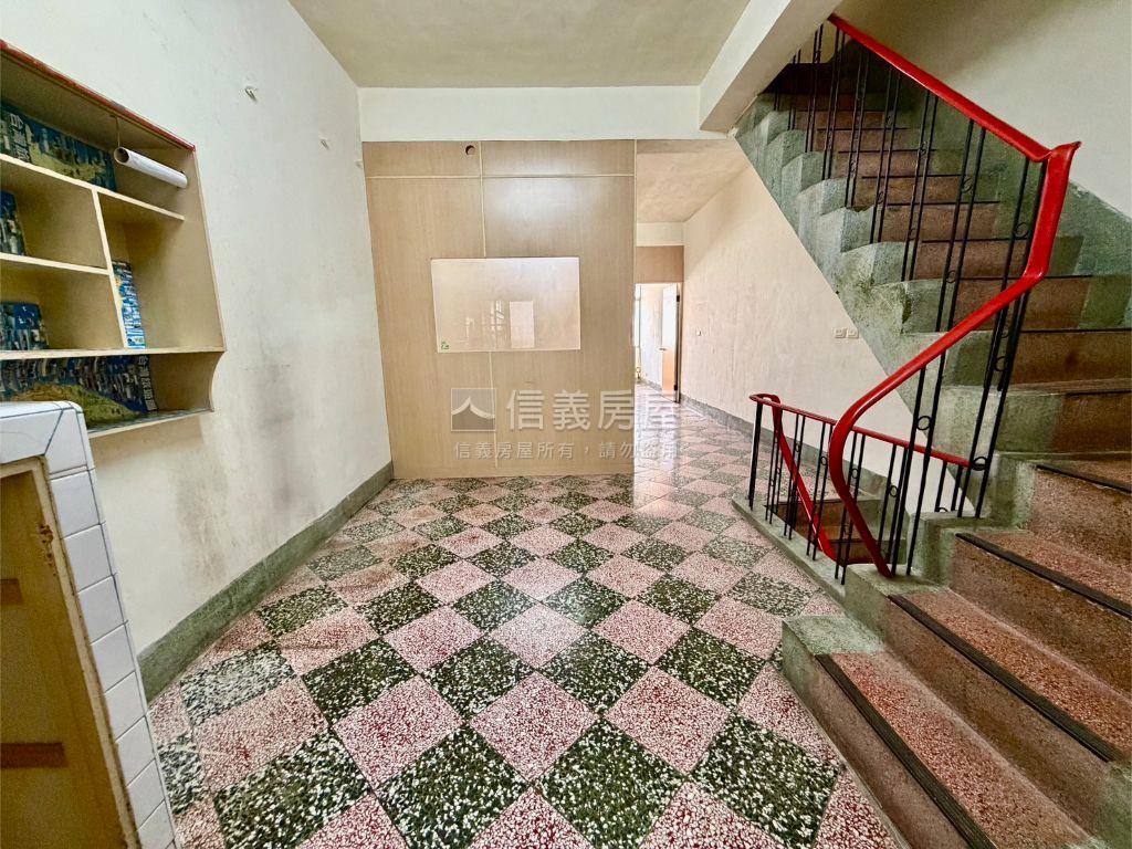 正義路騎樓透天房屋室內格局與周邊環境