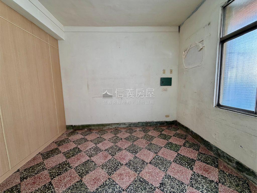 正義路騎樓透天房屋室內格局與周邊環境