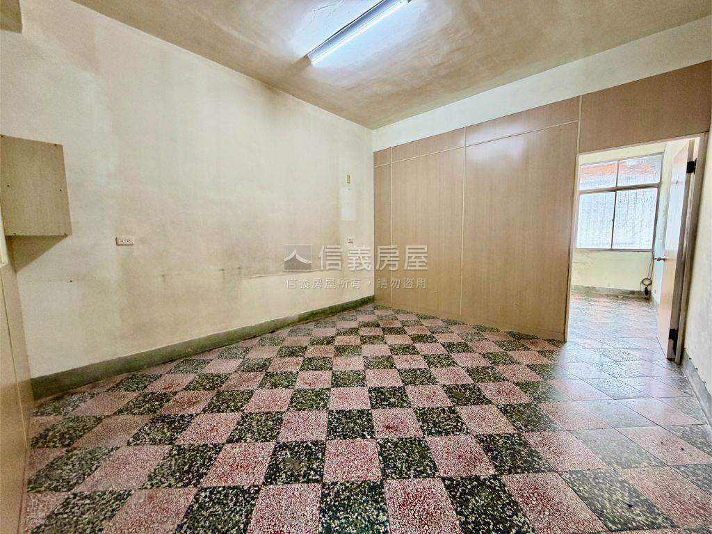 正義路騎樓透天房屋室內格局與周邊環境