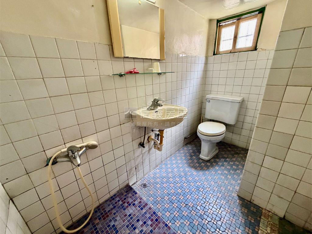 正義路騎樓透天房屋室內格局與周邊環境