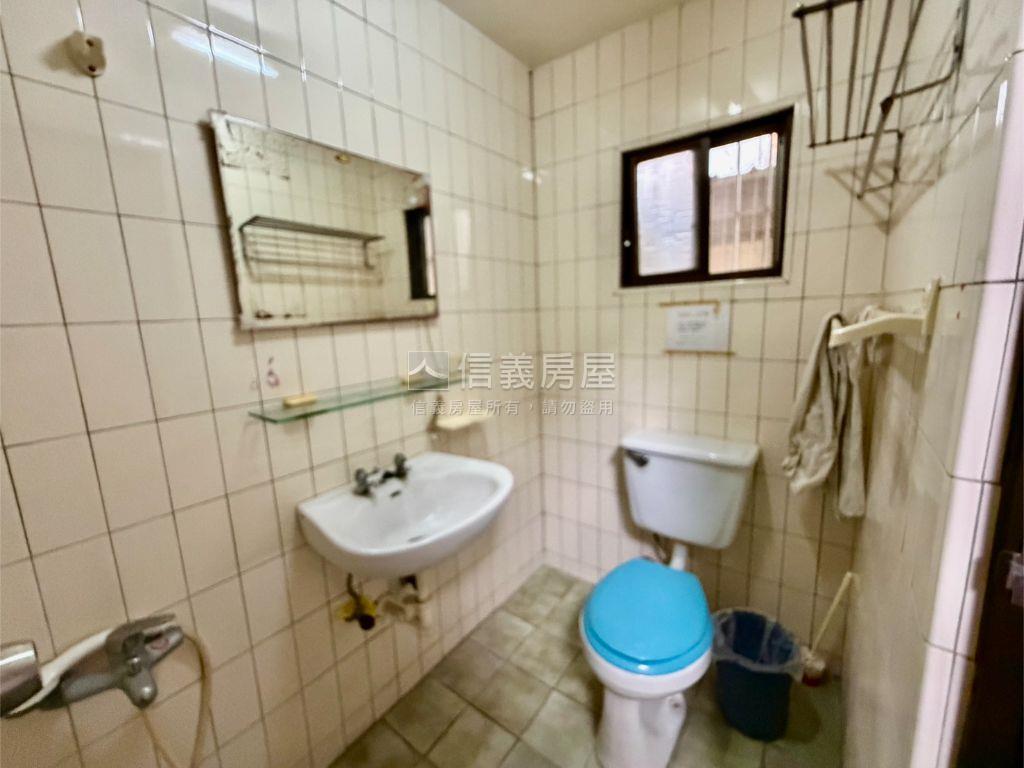 正義路騎樓透天房屋室內格局與周邊環境