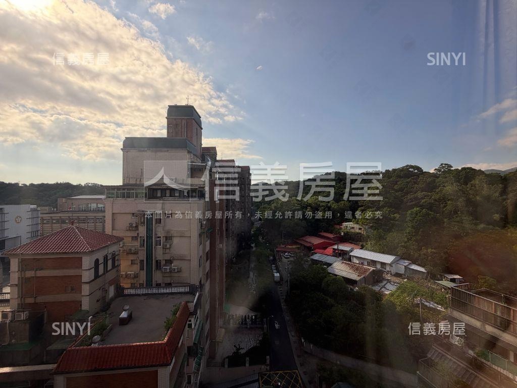 挑高邊間印象大湖房屋室內格局與周邊環境