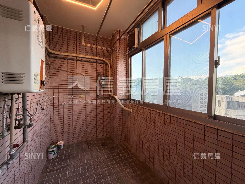 挑高邊間印象大湖房屋室內格局與周邊環境