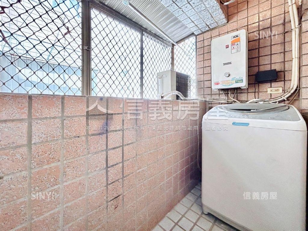 整層住家四房平車面公園房屋室內格局與周邊環境