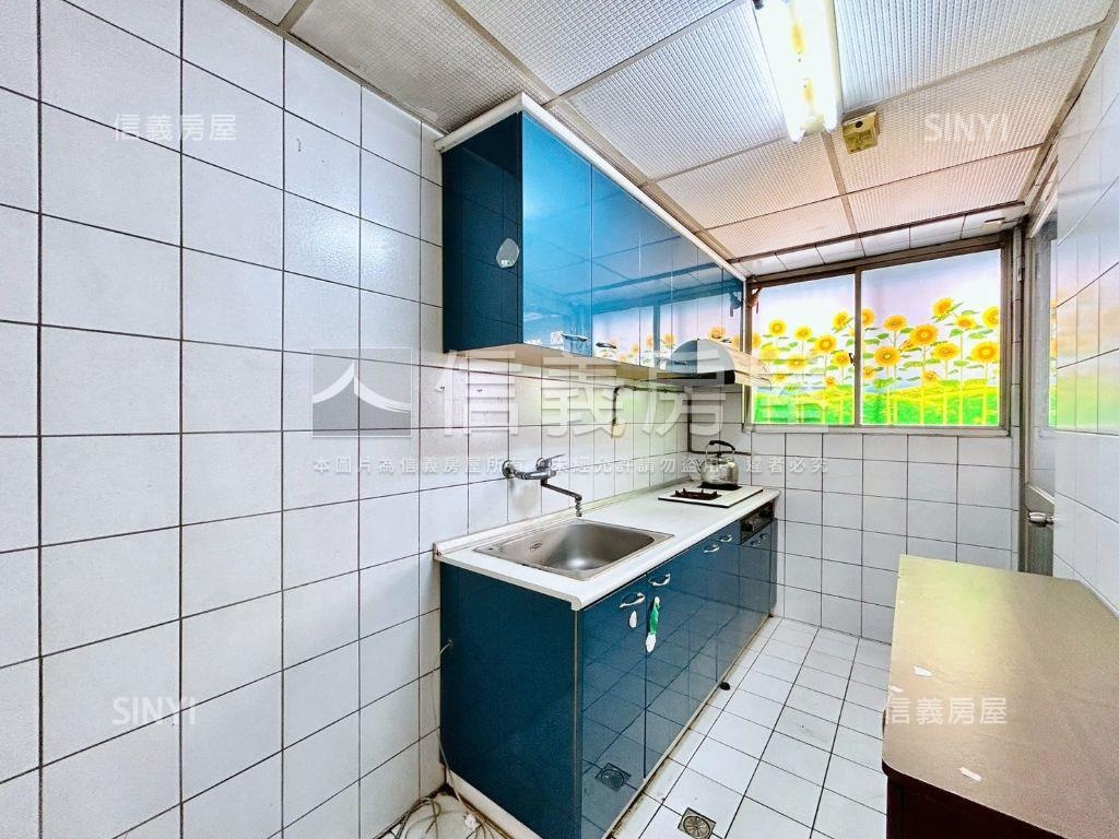 整層住家四房平車面公園房屋室內格局與周邊環境