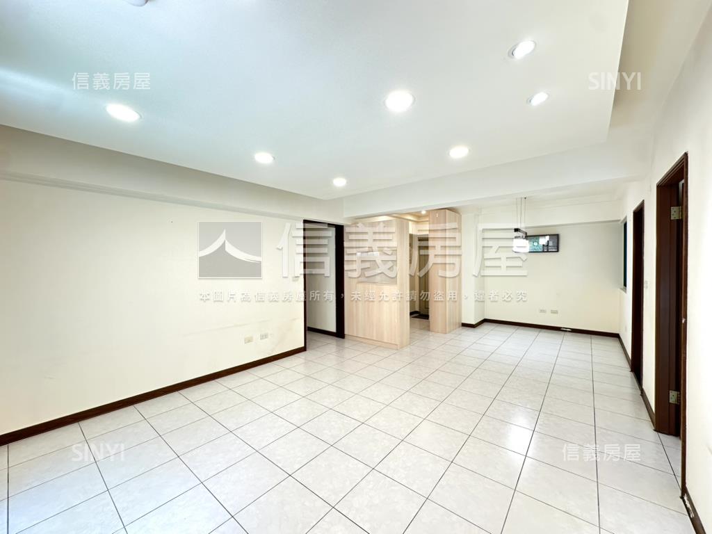 華麗大空間鋼骨電梯四房房屋室內格局與周邊環境