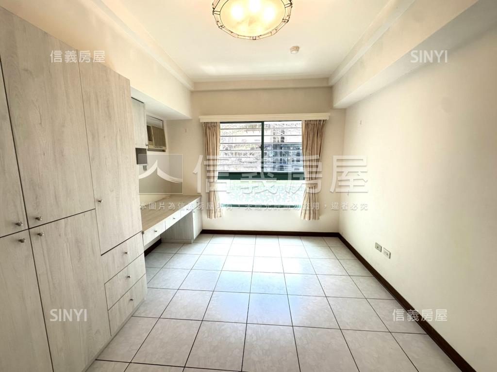 華麗大空間鋼骨電梯四房房屋室內格局與周邊環境