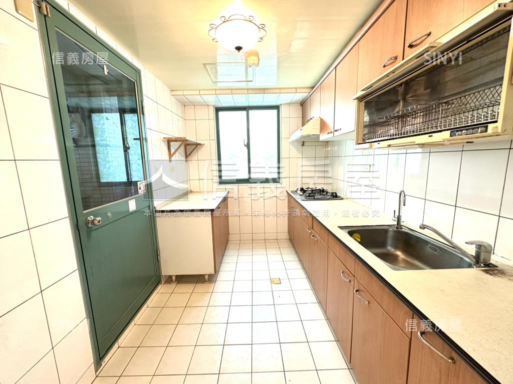 華麗大空間鋼骨電梯四房房屋室內格局與周邊環境