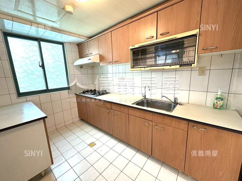 華麗大空間鋼骨電梯四房房屋室內格局與周邊環境