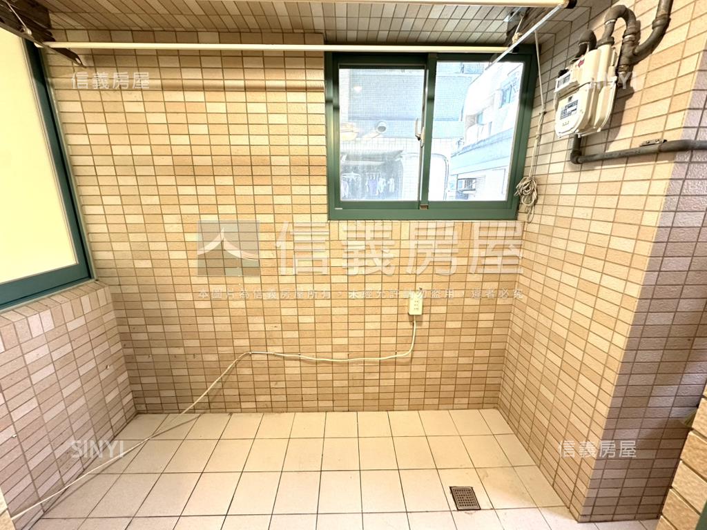 華麗大空間鋼骨電梯四房房屋室內格局與周邊環境